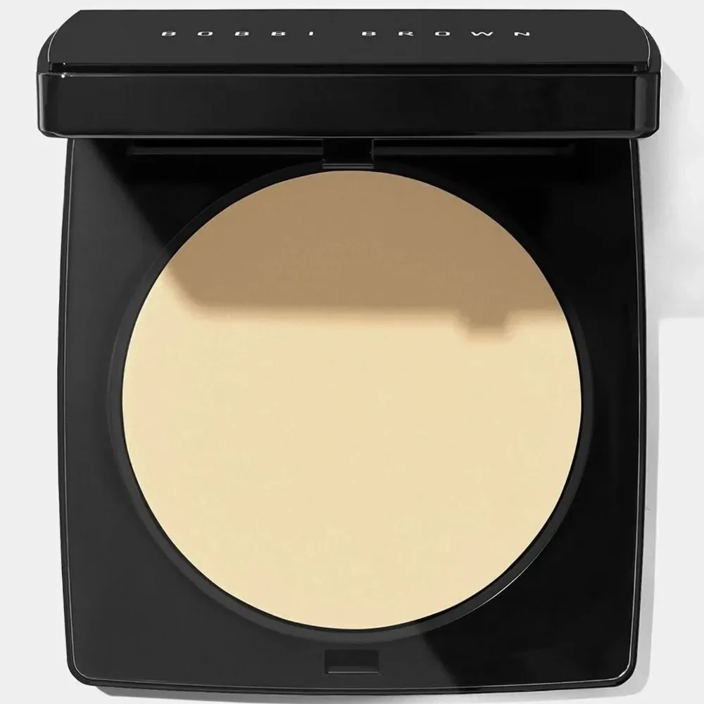 Bobbi Brown Sheer Blurring Pressed Finishing Powder Compact in Pale Yellow